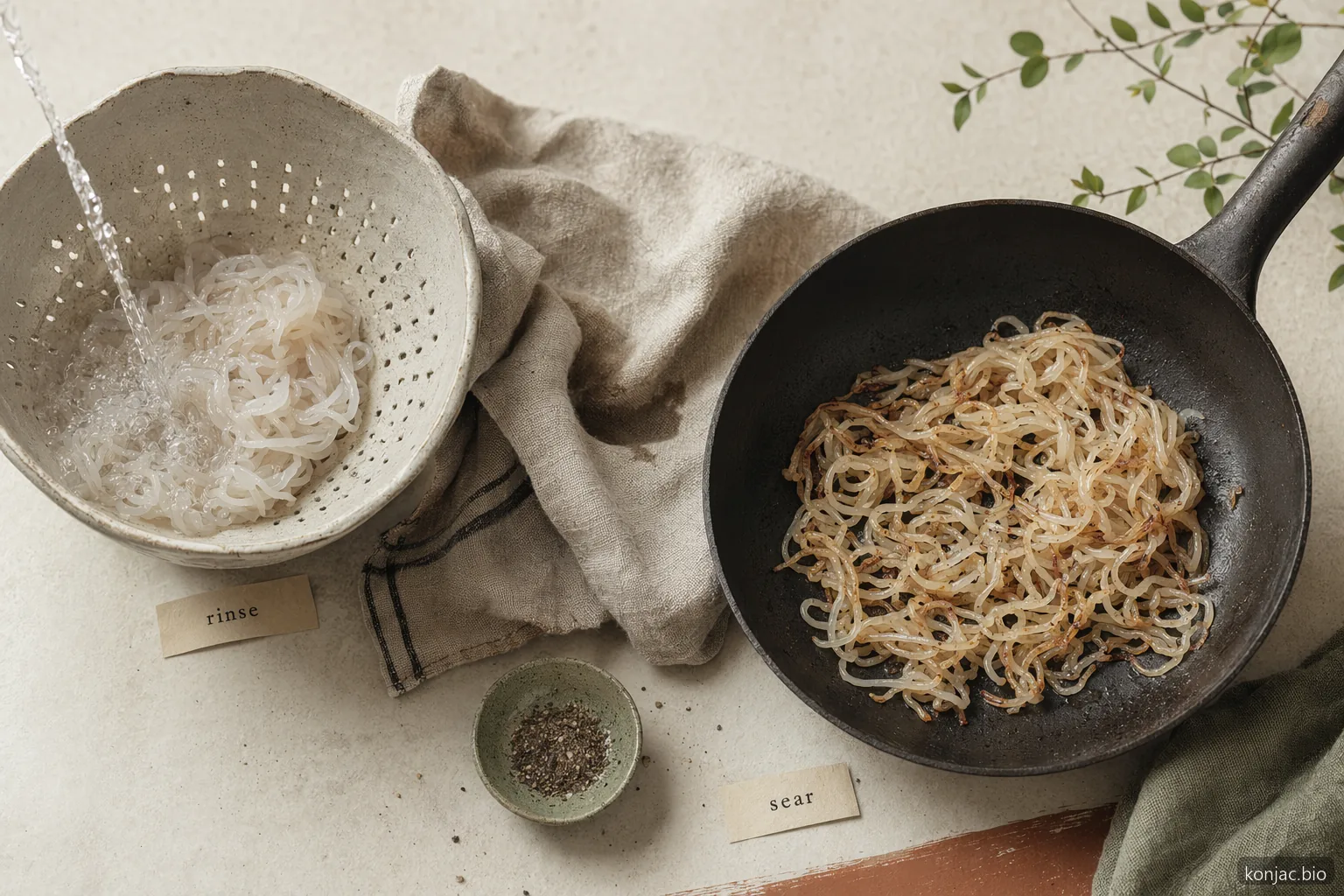 konjac noodle cooking prep shows rinsing and dry searing reduce aroma and improve texture before sauces or stir-fries